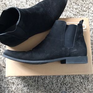 Black Chelsea boots